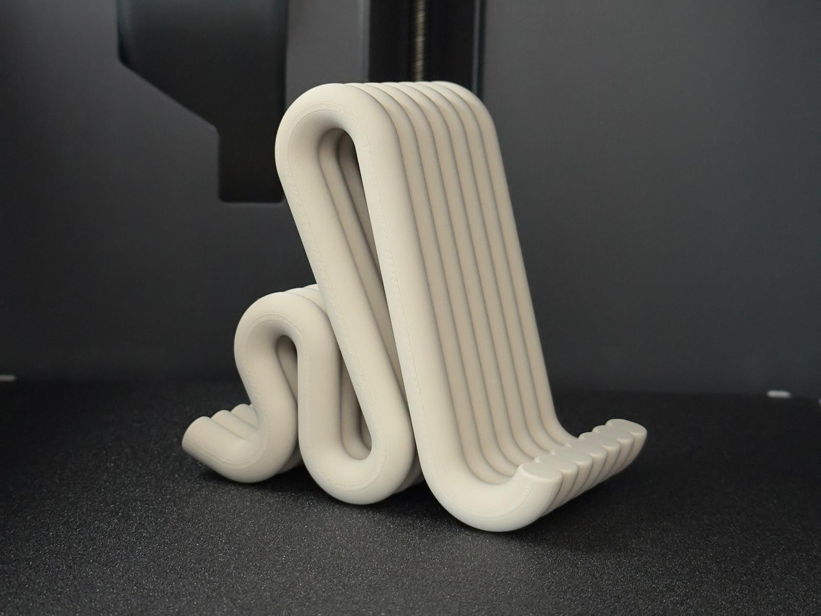 Flow Phone Stand – modern & minimalistisch | 3D-Druck Design | Stilvoller Smartphone-Halter 📱